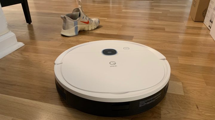 Robot vacuum avoiding a shoe